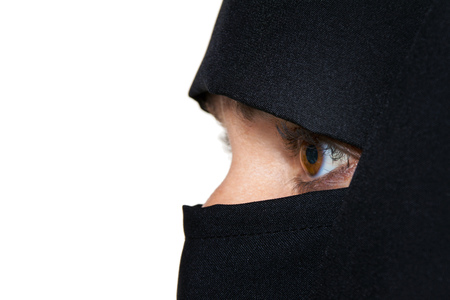 Symbolfoto Islam. Muslimische  mit Burka ist verschleiert.